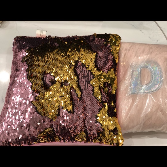 Pillows - Picture 15 of 16